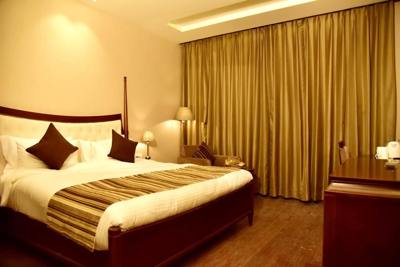 Season Hotel Nainital Kültér fotó